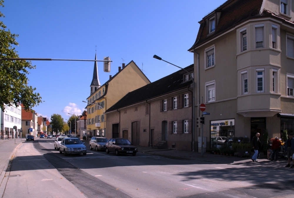Freiheitstrasse neben Heinrich-Weber-Platz